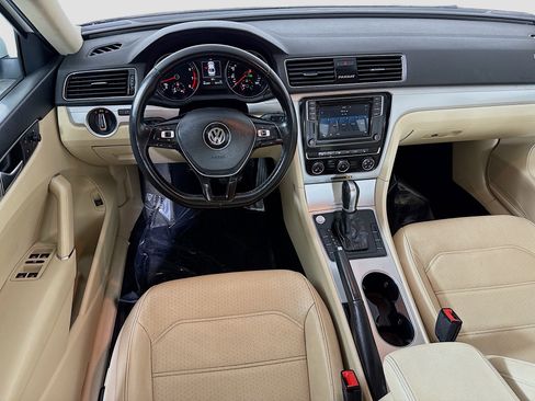 Used 2019 Volkswagen Passat 2.0T Wolfsburg w/ Wheels & Sunroof Package image 17