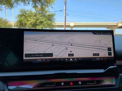Used 2026 BMW i5 eDrive40 w/ Premium Package RWD image 18