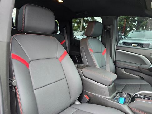 Used 2025 Chevrolet Colorado Z71 w/ Technology Package image 11