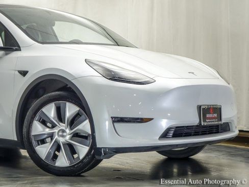 Used 2023 Tesla Model Y Long Range image 2