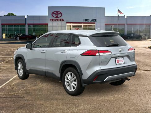 Used 2022 Toyota Corolla Cross LE AWD/4WD image 3