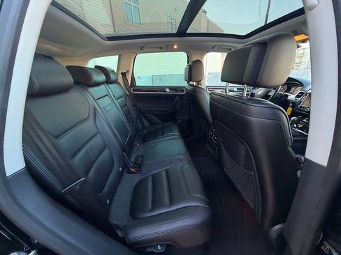 Used 2013 Volkswagen Touareg TDI AWD/4WD image 17