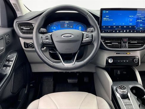 Used 2025 Ford Escape SE w/ PHEV Premium Package image 5