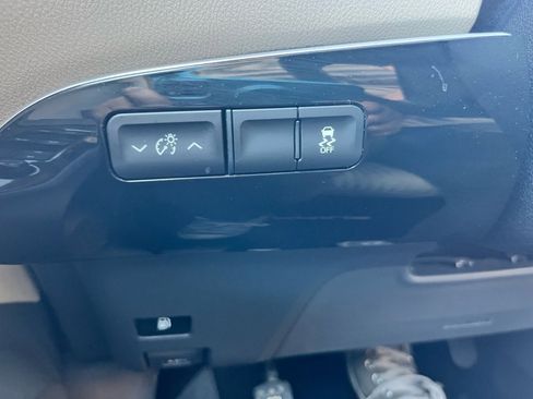 Used 2016 Toyota Prius Two image 31