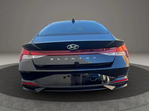 Used 2022 Hyundai Elantra SEL FWD image 6