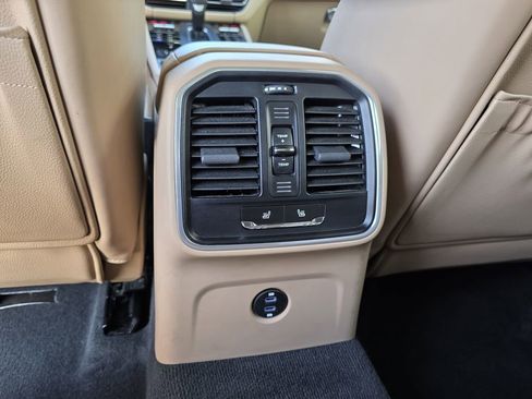 Used 2022 Porsche Macan S image 37