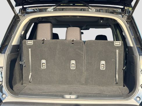 Used 2023 Nissan Pathfinder SV w/ SV Premium Package image 11