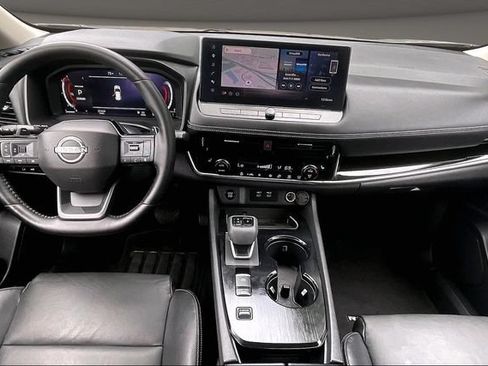 Used 2025 Nissan Rogue SL FWD image 14