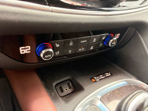 Used 2019 Buick Enclave Avenir FWD image 19