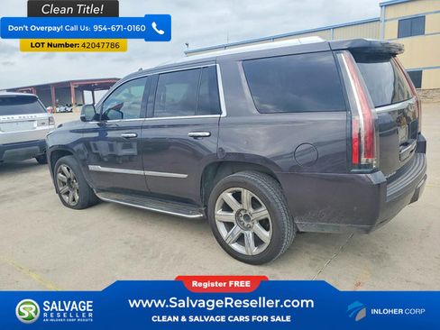 Used 2018 Cadillac Escalade Luxury RWD image 3
