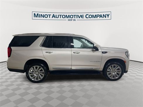 Used 2021 GMC Yukon SLT w/ SLT Premium Package image 9