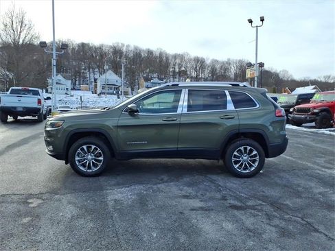 Used 2019 Jeep Cherokee Latitude Plus w/ Comfort/Convenience Group image 4
