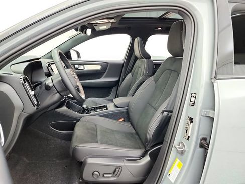 New 2026 Volvo XC40 B5 Ultra w/ Protection Package Premier AWD/4WD image 17