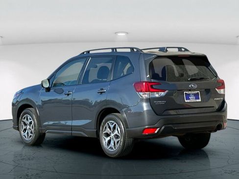 Used 2022 Subaru Forester Premium image 4