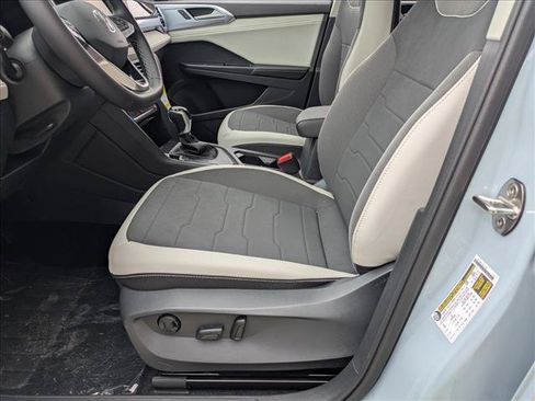New 2026 Volkswagen Taos SE FWD image 4