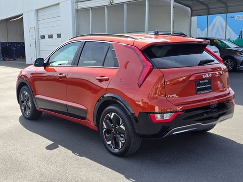 Certified 2023 Kia Niro Wind w/ Wind Preserve Package FWD image 3