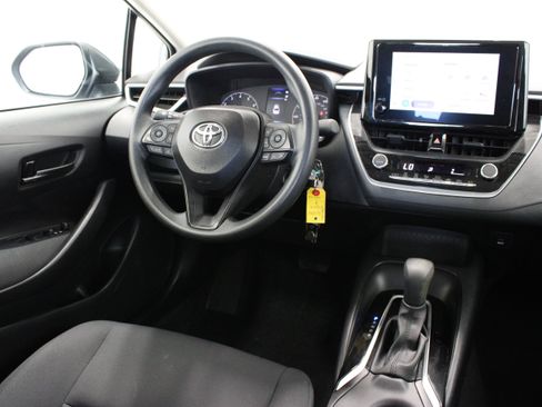 Used 2025 Toyota Corolla LE FWD image 27