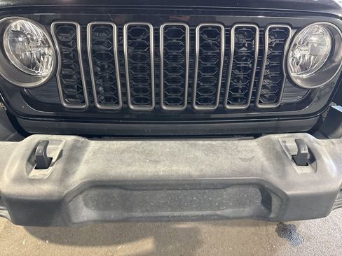 Used 2024 Jeep Wrangler Sport S image 6