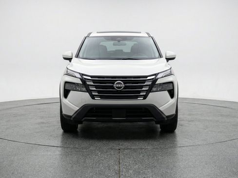Used 2025 Nissan Rogue SV AWD/4WD image 2