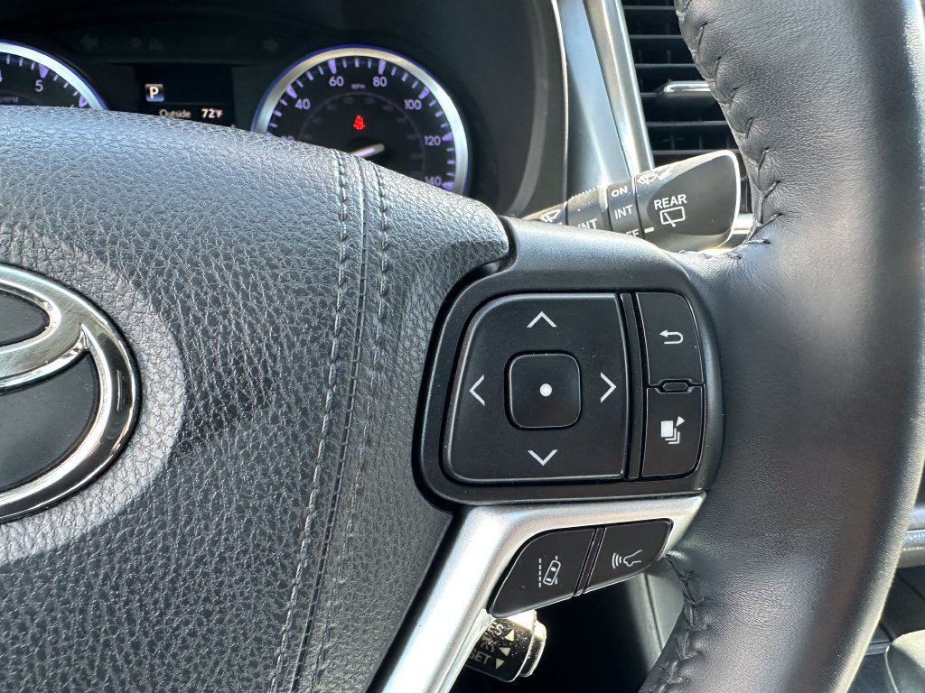 Used 2019 Toyota Highlander XLE FWD image 22