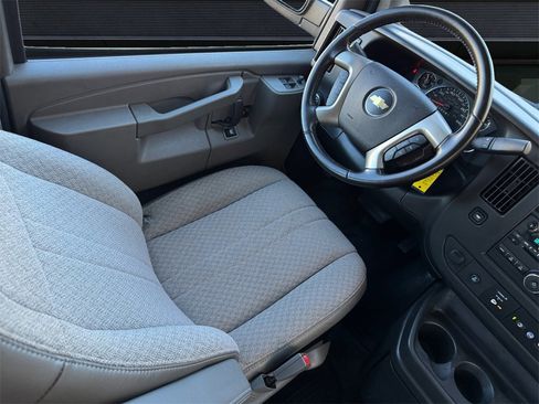 Used 2017 Chevrolet Express 2500 image 15