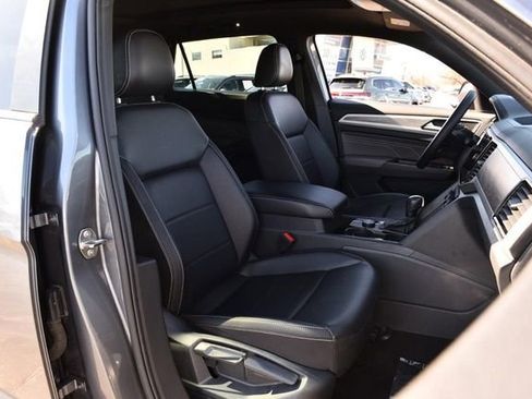 Certified 2022 Volkswagen Atlas Cross Sport SE w/ Panoramic Sunroof Package AWD/4WD image 20