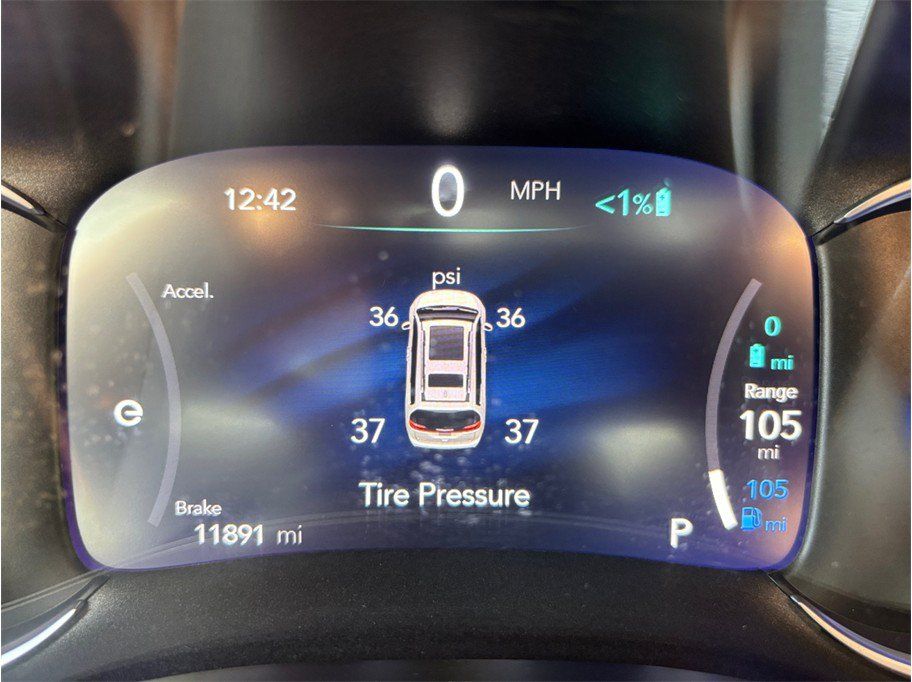 Used 2024 Chrysler Pacifica Limited FWD image 25