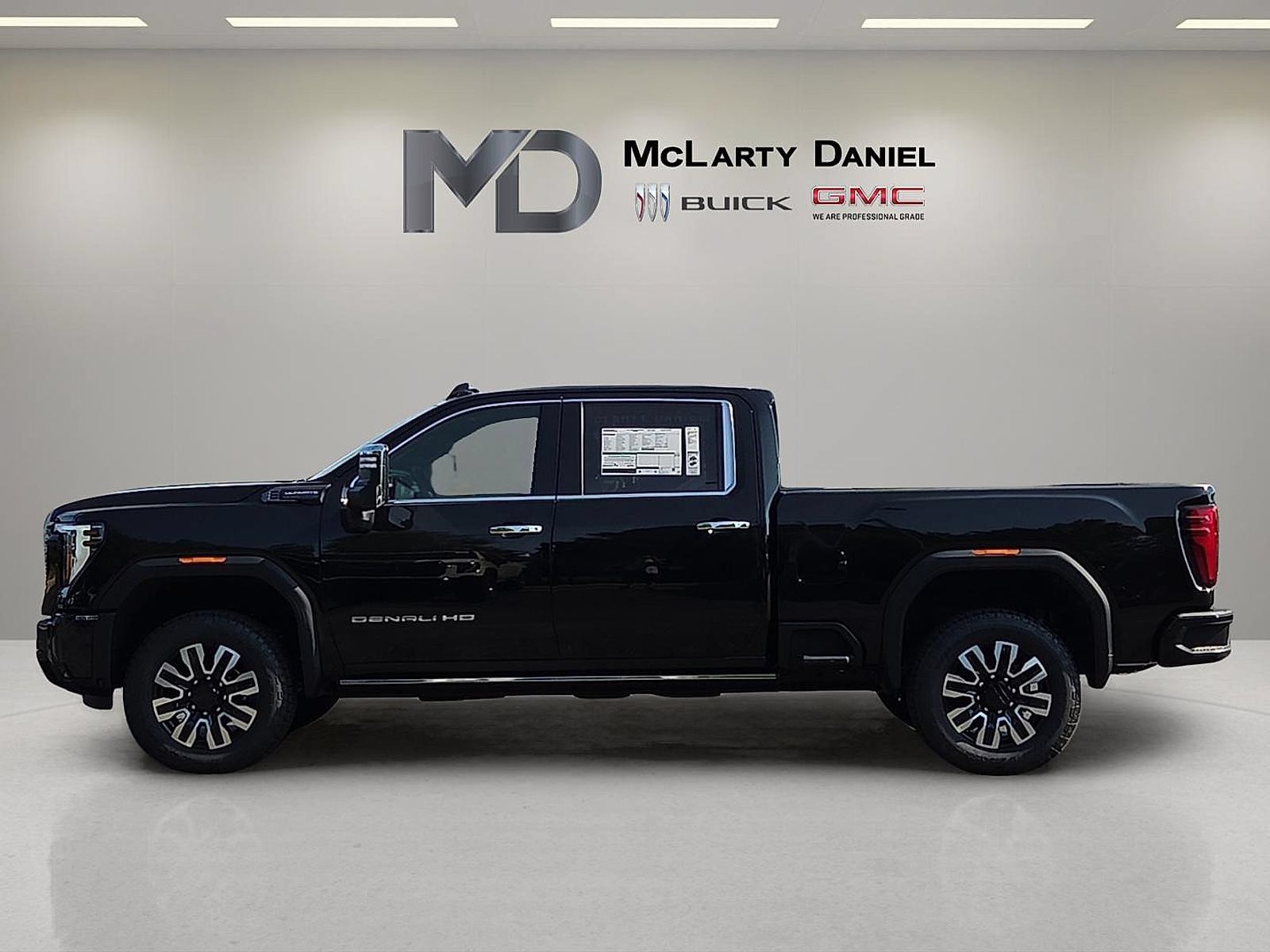 New 2026 GMC Sierra 3500 Denali Ultimate AWD/4WD image 3