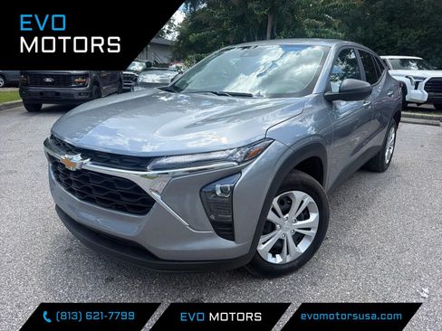Used 2026 Chevrolet Trax LS FWD image 1