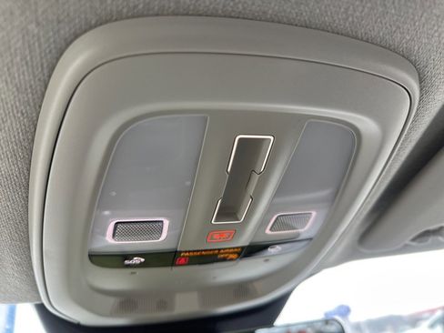 Certified 2025 Volvo XC40 B5 Core image 34