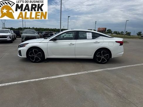 Used 2025 Nissan Altima 2.5 SR AWD/4WD image 3
