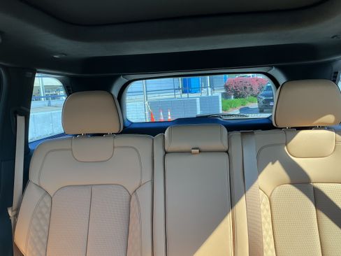 Used 2024 Jeep Grand Cherokee Summit AWD/4WD image 11