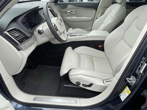 Used 2023 Volvo XC90 B6 Ultimate w/ Lounge Package image 13