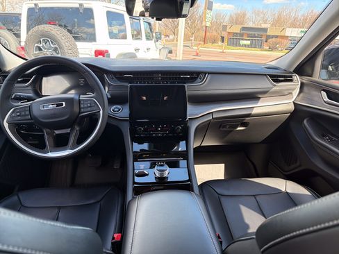 Certified 2023 Jeep Grand Cherokee Limited w/ Luxury Tech Group II AWD/4WD image 14