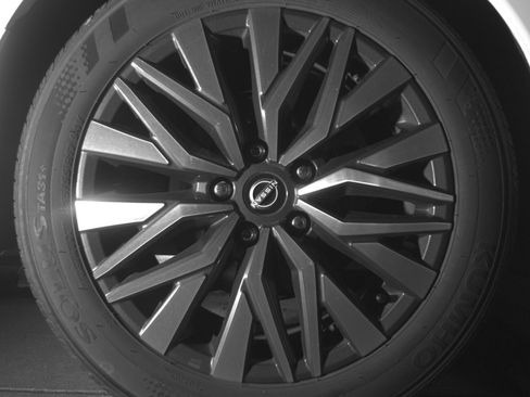 Used 2025 Nissan Altima 2.5 SV FWD image 18