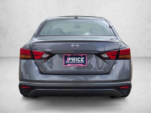 Used 2025 Nissan Altima 2.5 SV FWD image 7