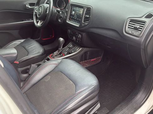 Used 2017 Jeep Compass Trailhawk w/ Navigation Group AWD/4WD image 16