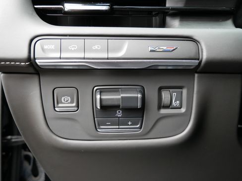 Used 2023 Cadillac Escalade V w/ LPO, ONYX Package AWD/4WD image 8