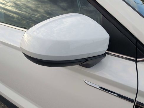 Used 2024 Volkswagen Taos SE image 12