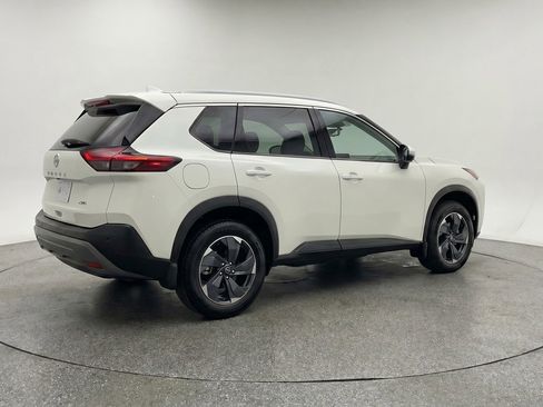 Used 2025 Nissan Rogue SV FWD image 9