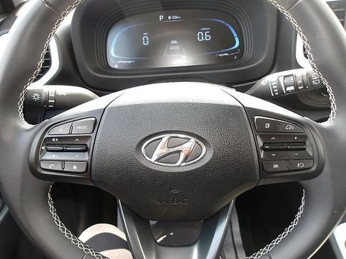 Certified 2025 Hyundai Venue Limited FWD image 16