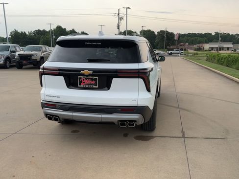 Used 2024 Chevrolet Traverse LT image 7