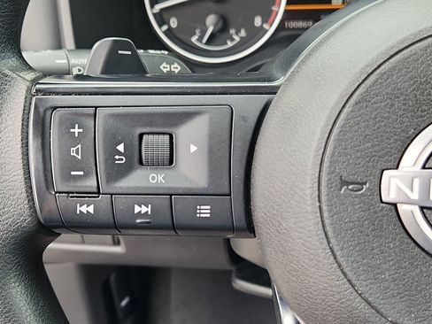 Used 2023 Nissan Rogue S AWD/4WD image 19