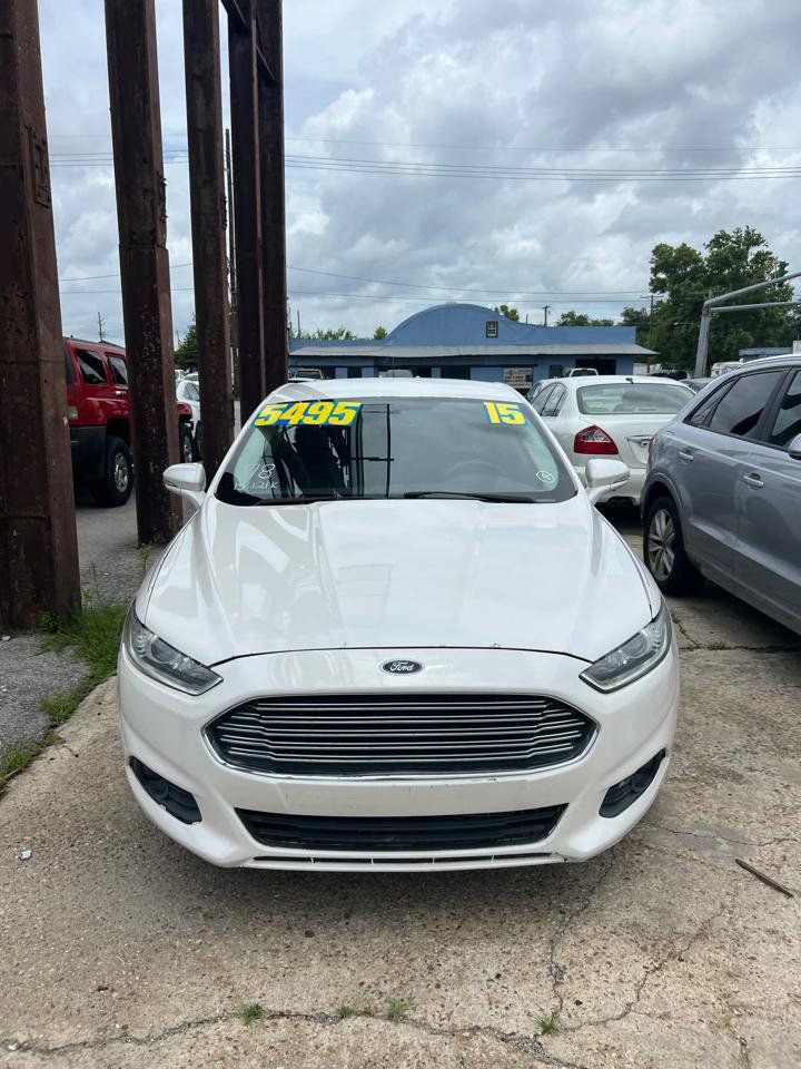 Used 2015 Ford Fusion SE w/ Equipment Group 202A FWD image 2