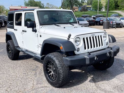 Used 2018 Jeep Wrangler Unlimited Sport S image 2