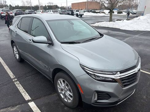 Used 2023 Chevrolet Equinox LT image 2