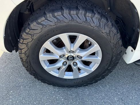 Used 2016 Toyota Land Cruiser image 46