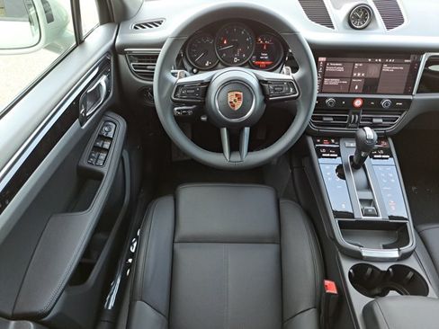 Used 2026 Porsche Macan AWD/4WD image 17