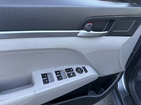 Used 2019 Hyundai Elantra SE image 21