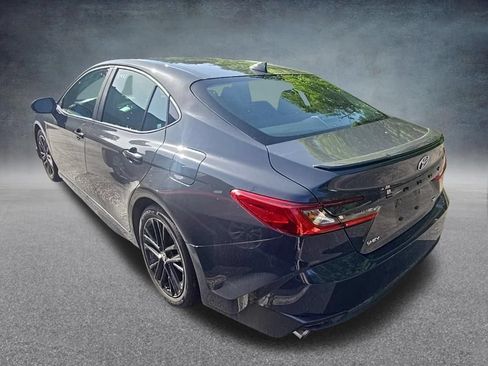 Used 2025 Toyota Camry SE FWD image 5